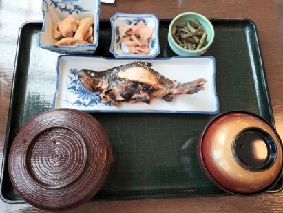 マスの塩焼き